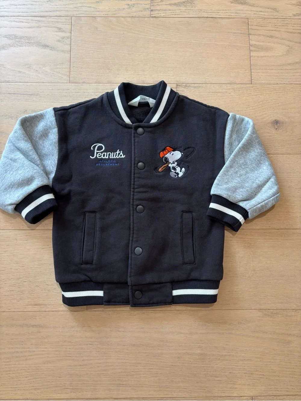 H&M kid black and grey snoopy bomber jacket, US 3/4T